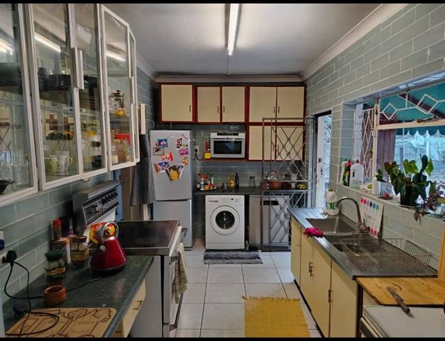 4 BEDROOM HOUSE FOR SALE IN KEW